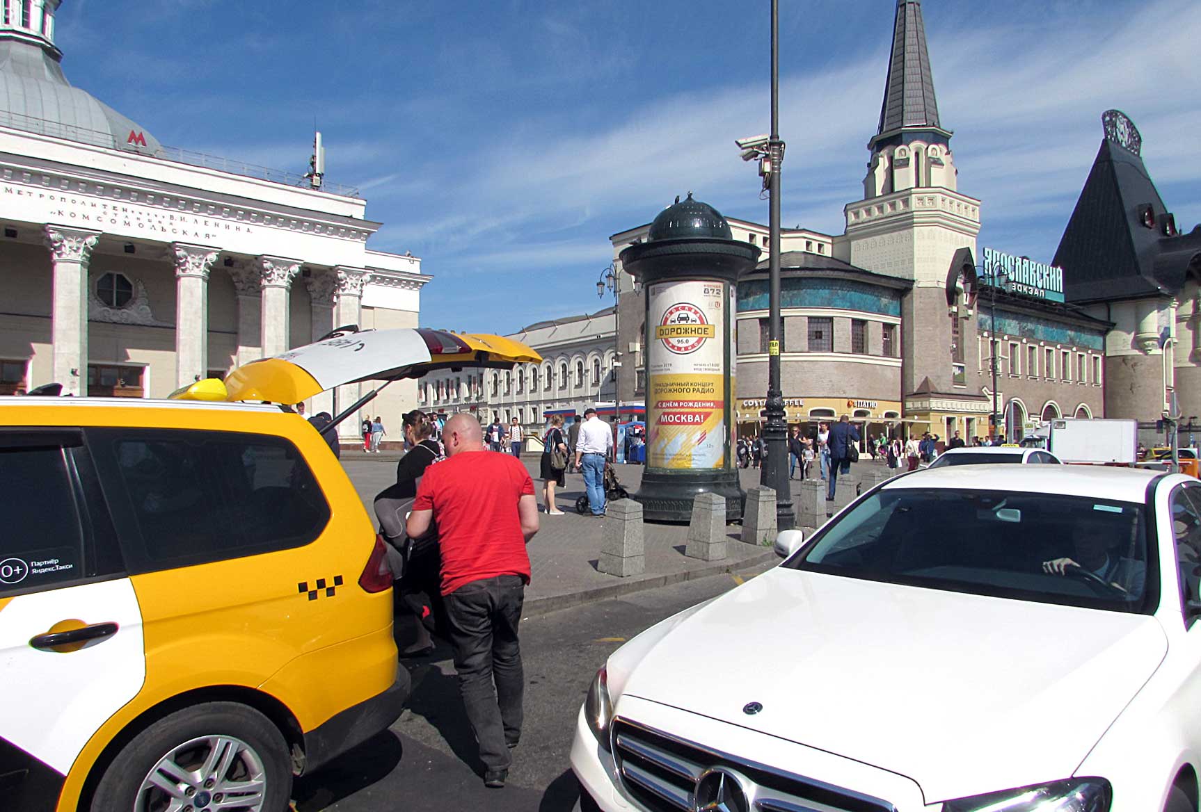 Фотография рекламного носителя, тип: Пиллар 3x1.4, адрес: Комсомольская пл., д.3, Москва, Россия. Сторона Б №521965