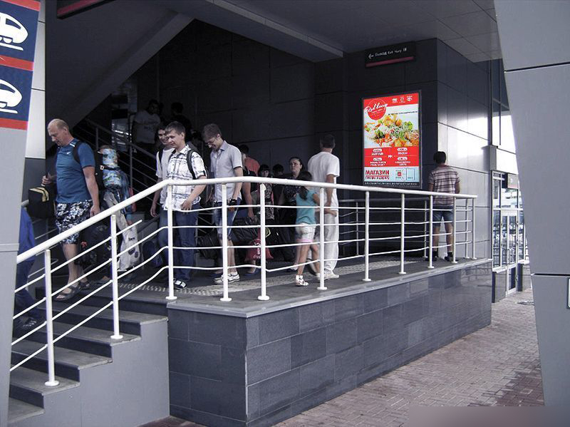 Фотография рекламного носителя, тип: Постер/баннер, адрес: ЖД вокзал «Казань», Привокзальная пл., д.1, Казань, Республика Татарстан, Россия. Сторона/вариант А №990778