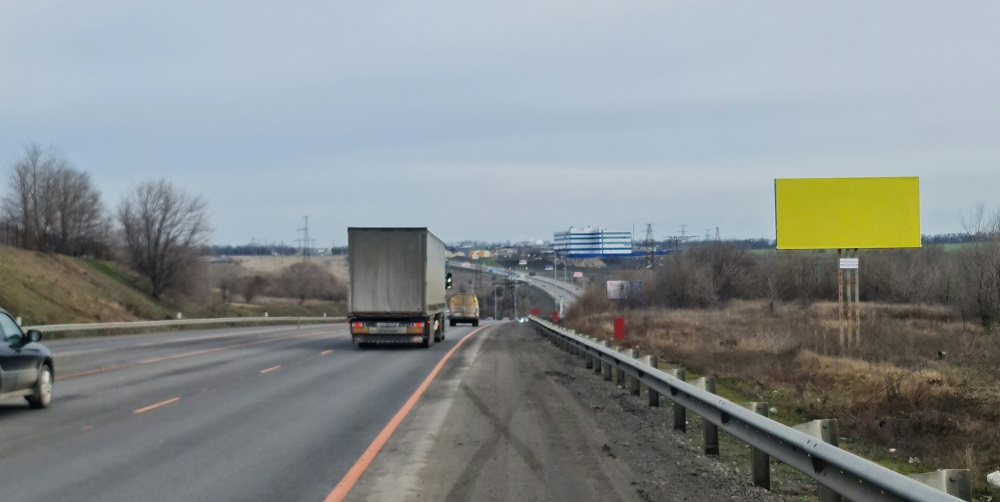 Фотография рекламного носителя, тип: Билборд 3x6, адрес: Ростов-Таганрог а/д, 15 900м, слева, Ростов-на-Дону, Ростовская область, Россия. Сторона А №1073503