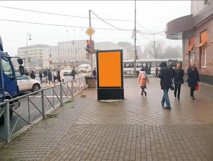 Фотография рекламного носителя, тип: Ситиформат 1.8x1.2, адрес: Победы пл. Х Гаражная ул., поз.1, Калининград, Калининградская область, Россия. Сторона A1-A5 №974169