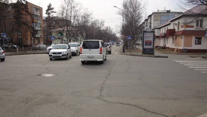 Фотография рекламного носителя, тип: Пиллар 3x1.4, адрес: Пушкина ул., д.49, Уссурийск, Приморский край, Россия. Сторона А №791487