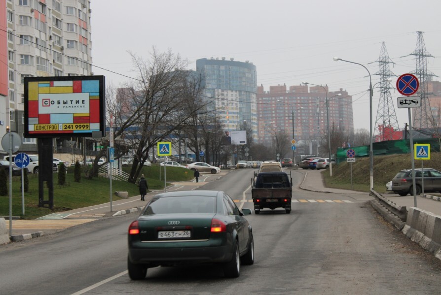 Фотография рекламного носителя, тип: Ситиборд 2.7x3.7, адрес: Куркинское ш., д.2, 190м после поворота с Горшина ул., Химки, Московская область, Россия. Сторона В №813261