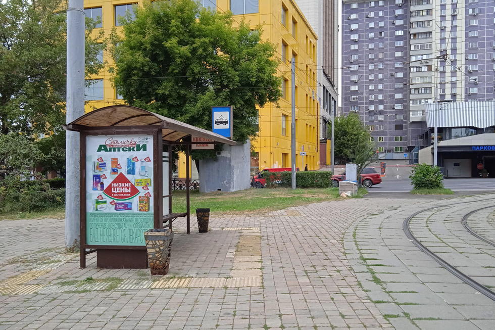 Фотография рекламного носителя, тип: Остановка 1.8x1.2, адрес: Абельмановская ул. X Крестьянская Застава пл., д.1, Москва, Россия. Сторона Б №925496