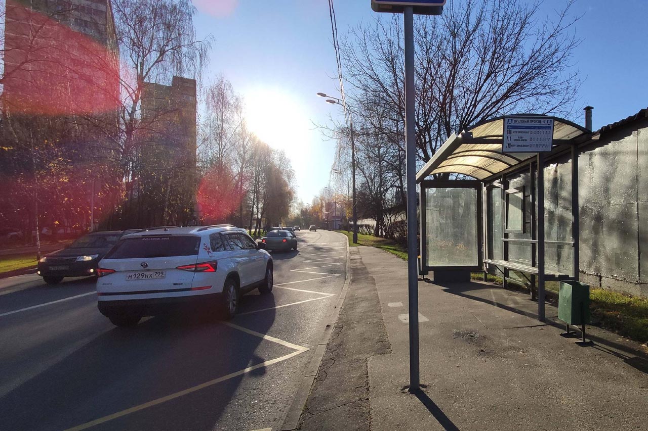 Фотография рекламного носителя, тип: Остановка 1.8x1.2, адрес: Ореховый пр-зд., д.17, корп.1, Москва, Россия. Сторона А2 №931619