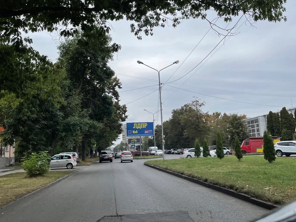 Фотография рекламного носителя, тип: Билборд 3x6, адрес: 50-летия Октября ул. Х Леонова ул., Владикавказ, Республика Северная Осетия – Алания, Россия. Сторона А №1057922