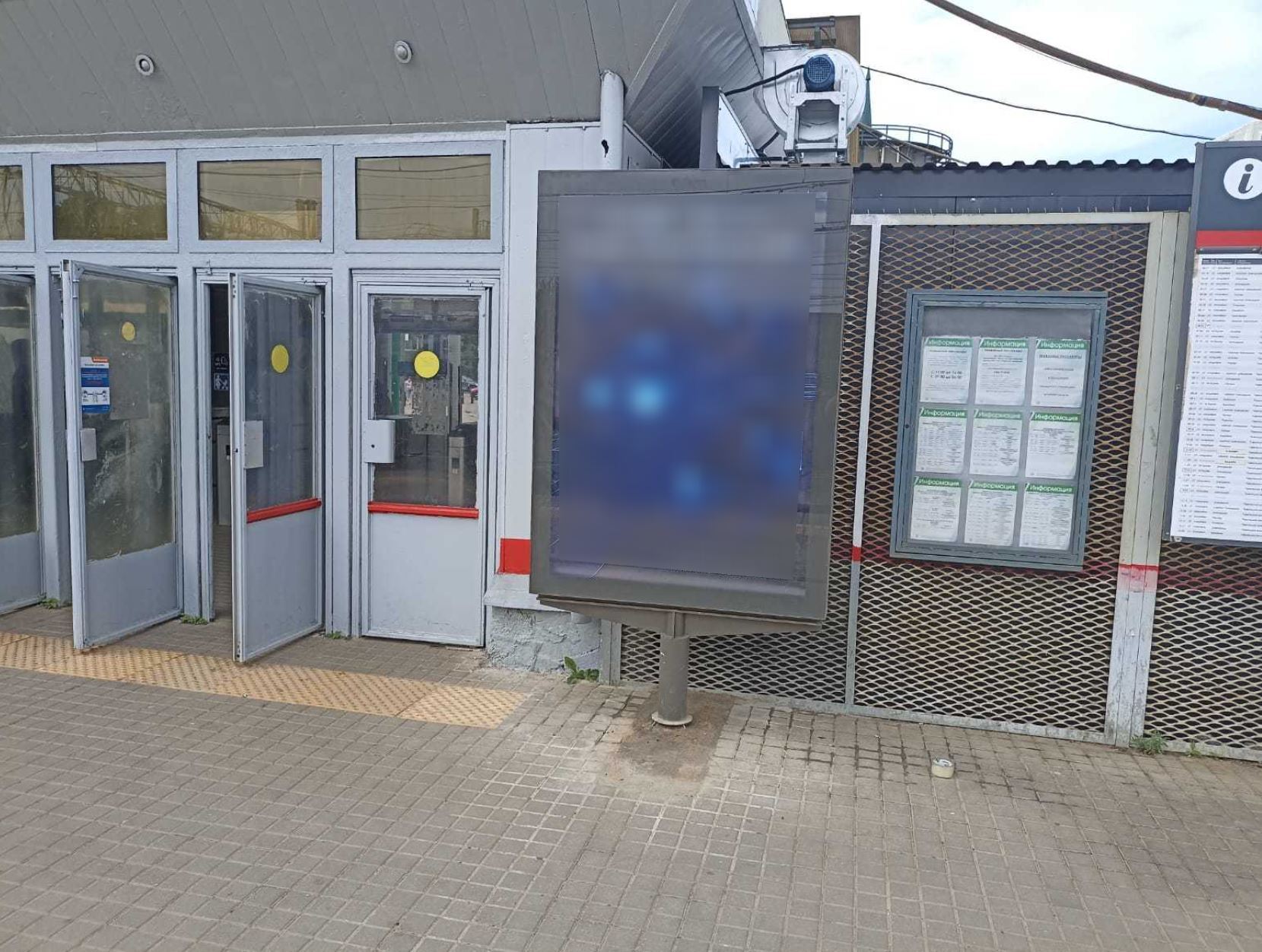 Фотография рекламного носителя, тип: Ситиформат 1.8x1.2, адрес: Домодедово ст., на платформе № 1, перед турникетной зоной, поз.2, Московская область, Россия. Сторона A №993114