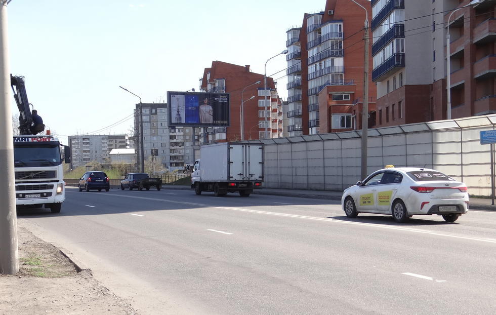 Фотография рекламного носителя, тип: Билборд 3x6, адрес: Брянская ул. Х Железнодорожников ул., д.22д, Красноярск, Красноярский край, Россия. Сторона A1-A3 №819816