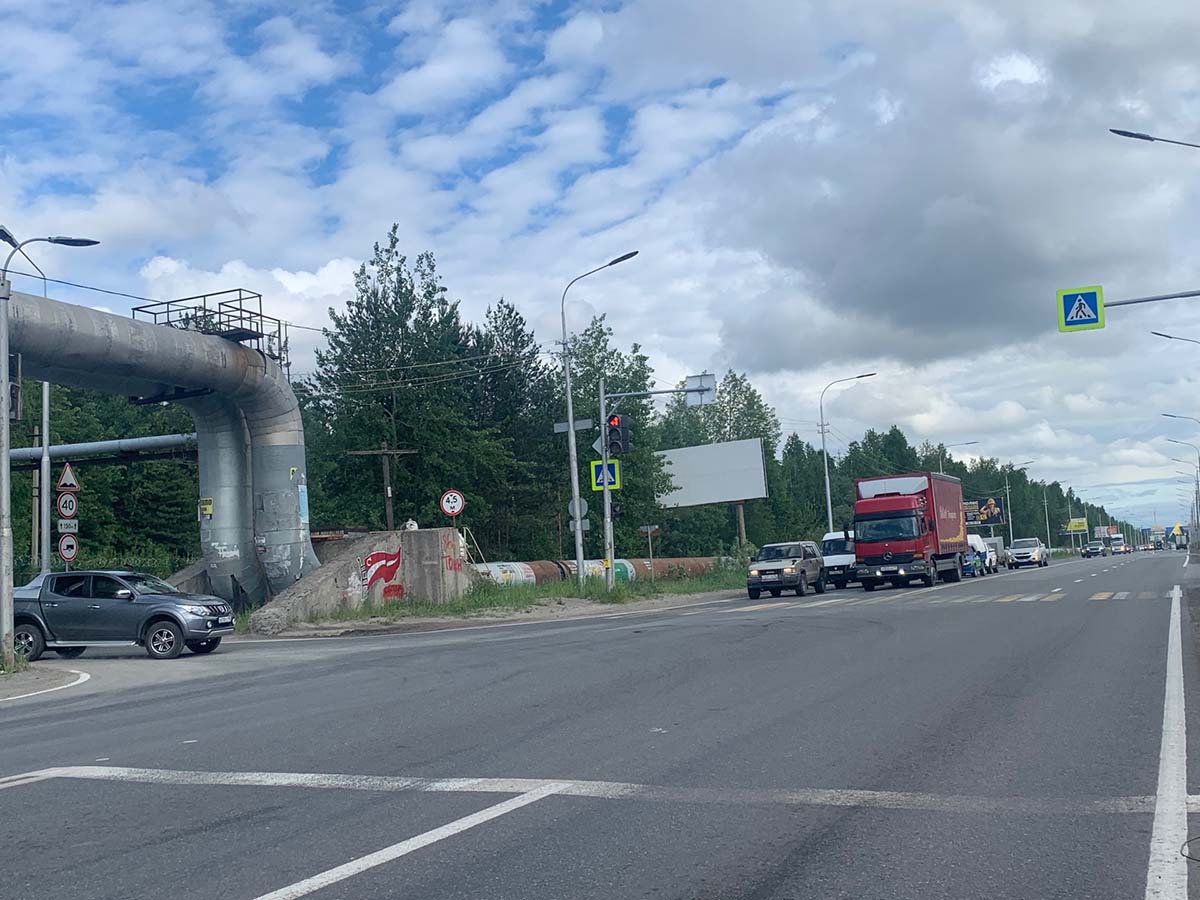 Фотография рекламного носителя, тип: Билборд 3x6, адрес: Нефтеюганское ш., д.58, Сургут, Ханты-Мансийский автономный округ – Югра, Россия. Сторона Б №440348