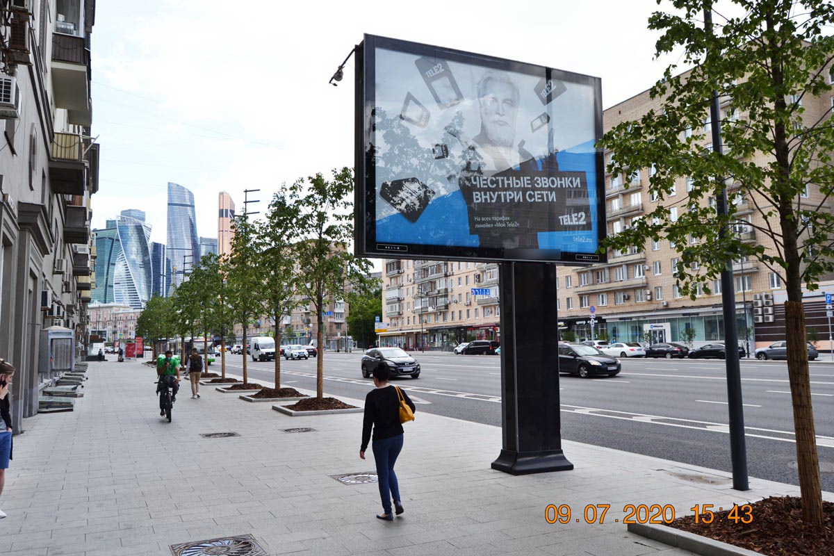 Фотография рекламного носителя, тип: Ситиборд 2.7x3.7, адрес: Дорогомиловская Б. ул., д.5, поз.1, Москва, Россия. Сторона В1-В6 №359450