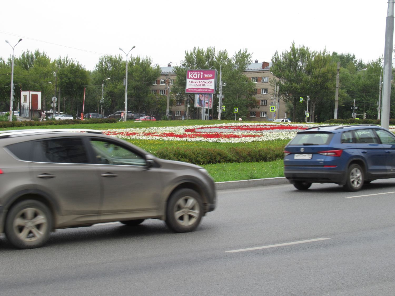 Фотография рекламного носителя, тип: Ситиборд 2.7x3.7, адрес: Революции ул. Х Гагарина б-р., поз.1, Пермь, Пермский край, Россия. Сторона B №755879