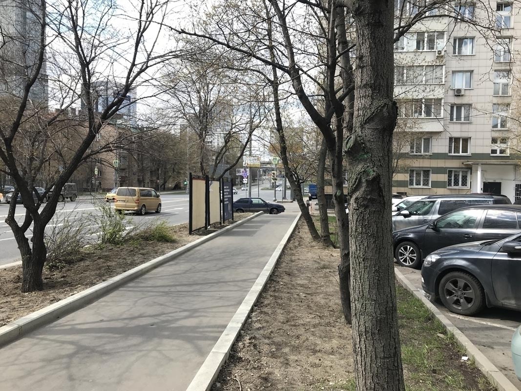 Фотография рекламного носителя, тип: Афиша 1.75x1.8, адрес: Шмитовский пр-д, 5-7, стенд 2, Москва, Россия. Сторона А2 №887586