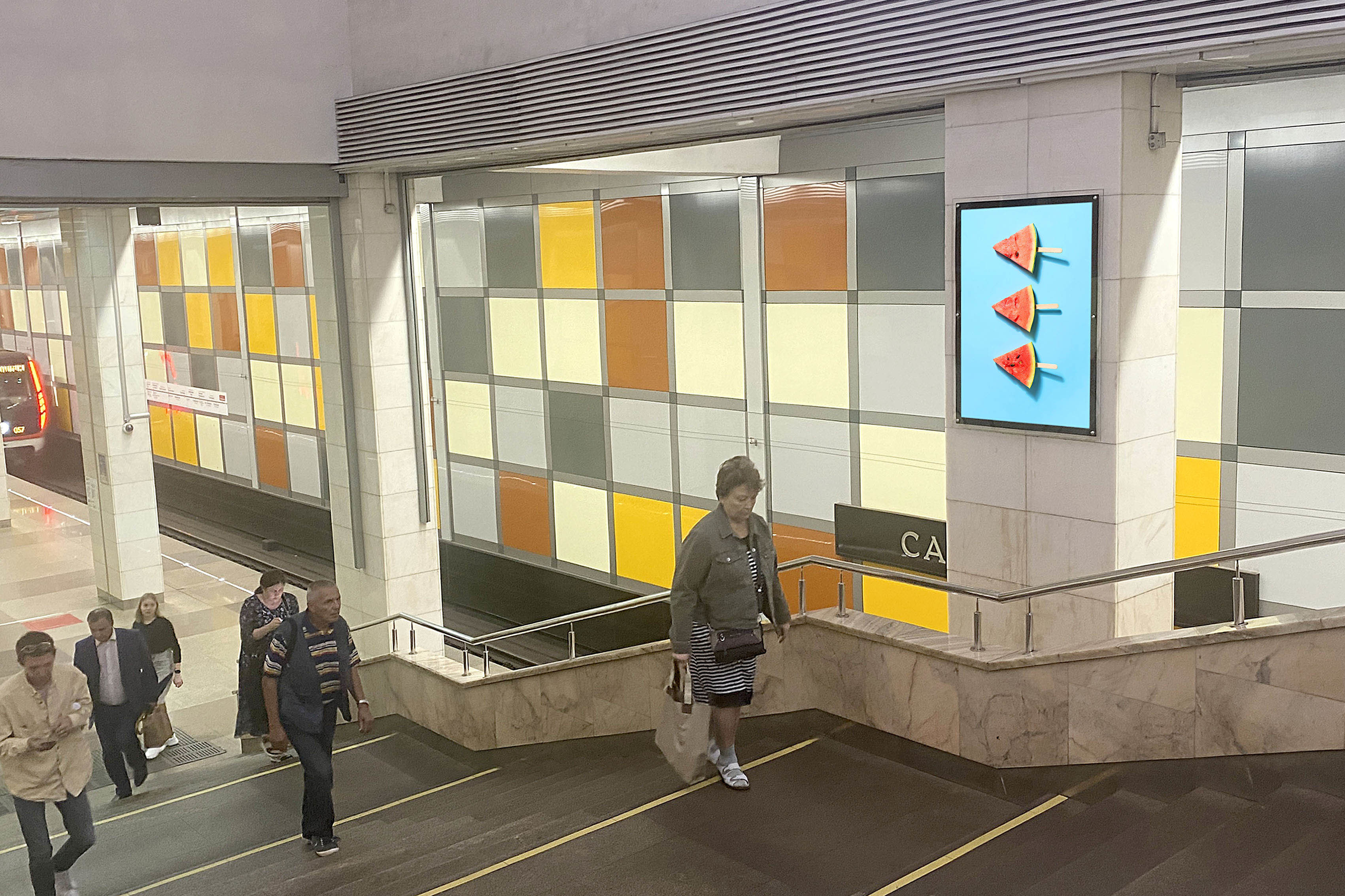 Фотография рекламного носителя, тип: Кристалайт, адрес: Станция метро «Саларьево», линия Сокольническая, Москва, Россия. Сторона/вариант №1001739