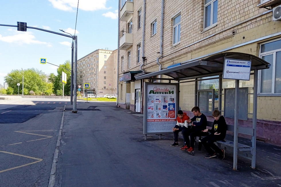 Фотография рекламного носителя, тип: Остановка 1.8x1.2, адрес: Нахимовский пр-т., д.1, корп.1, Москва, Россия. Сторона А №930119