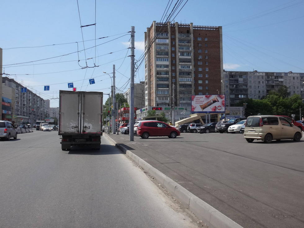 Фотография рекламного носителя, тип: Билборд 3x6, адрес: Кошурникова ул. Х Б. Богаткова ул., д.239, Новосибирск, Новосибирская область, Россия. Сторона А №326020