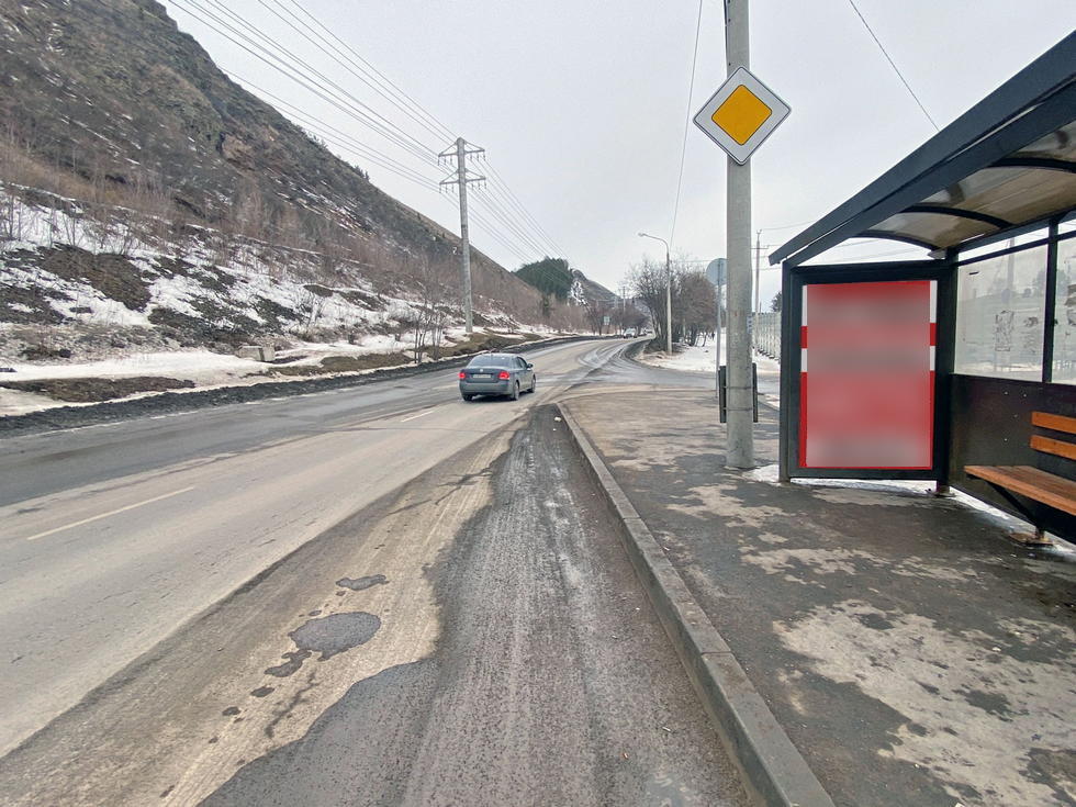 Фотография рекламного носителя, тип: Остановка 1.8x1.2, адрес: Лесная ул., д.130, ост. Санаторий, поз.2, Красноярск, Красноярский край, Россия. Сторона А №1029676