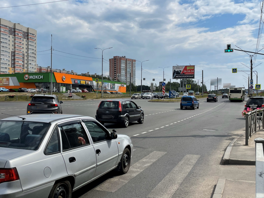 Фотография рекламного носителя, тип: Билборд 3x6, адрес: Октябрьский пр-т., д.73, Череповец, Вологодская область, Россия. Сторона А4 №638592