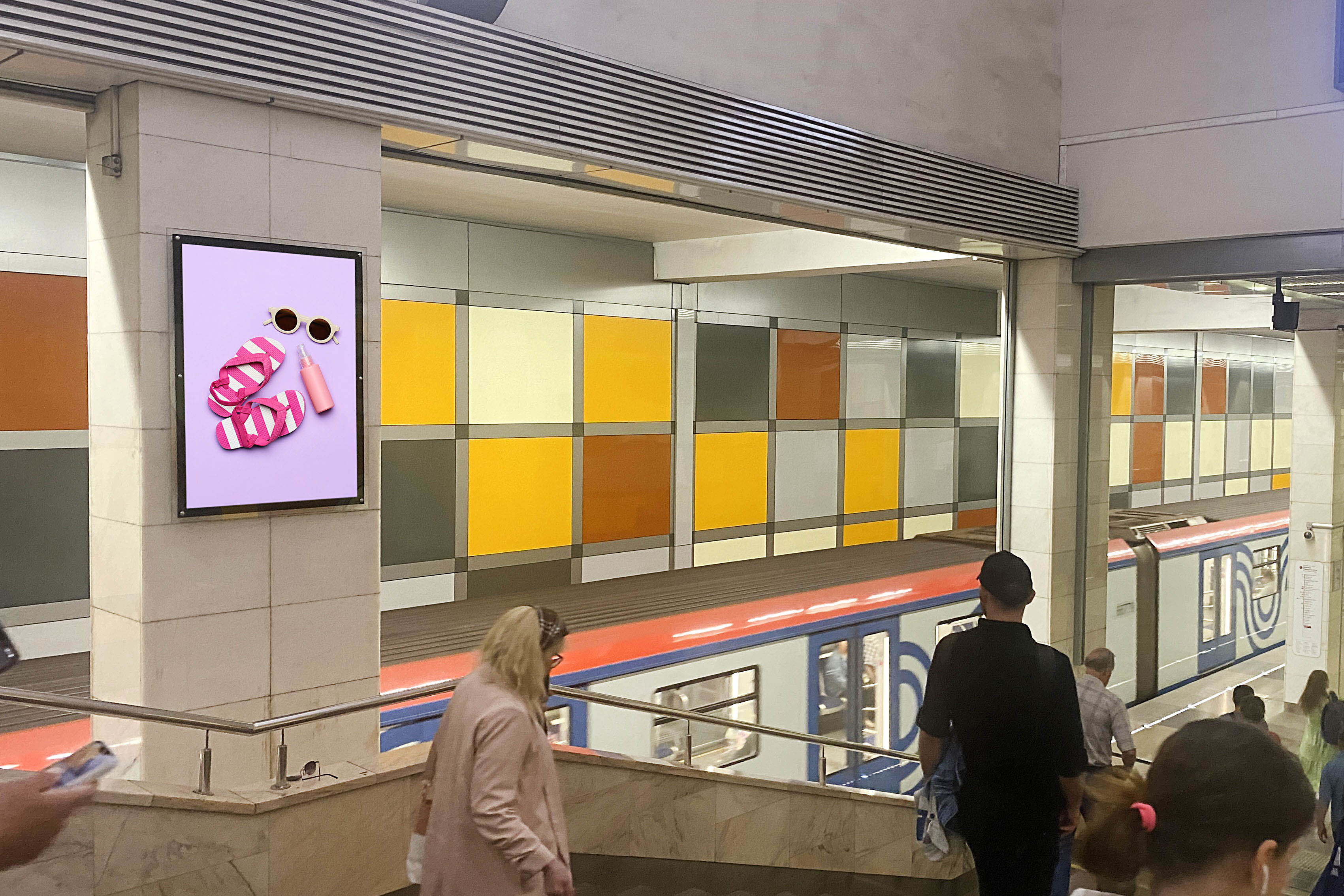 Фотография рекламного носителя, тип: Кристалайт, адрес: Станция метро «Саларьево», линия Сокольническая, Москва, Россия. Сторона/вариант №1001738