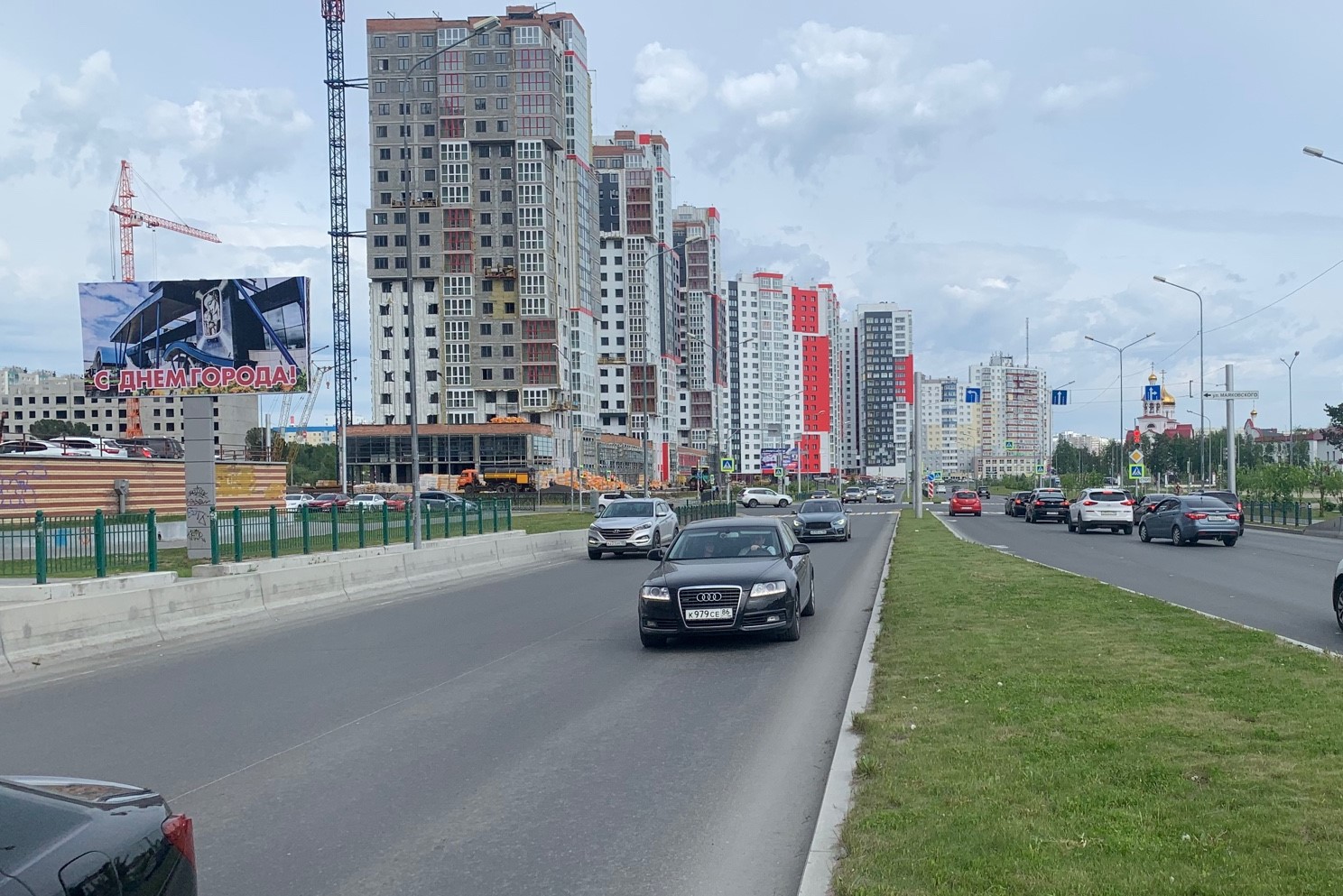 Фотография рекламного носителя, тип: Билборд 3x6, адрес: Университетская ул., д.11, Сургут, Ханты-Мансийский автономный округ – Югра, Россия. Сторона Б №960189