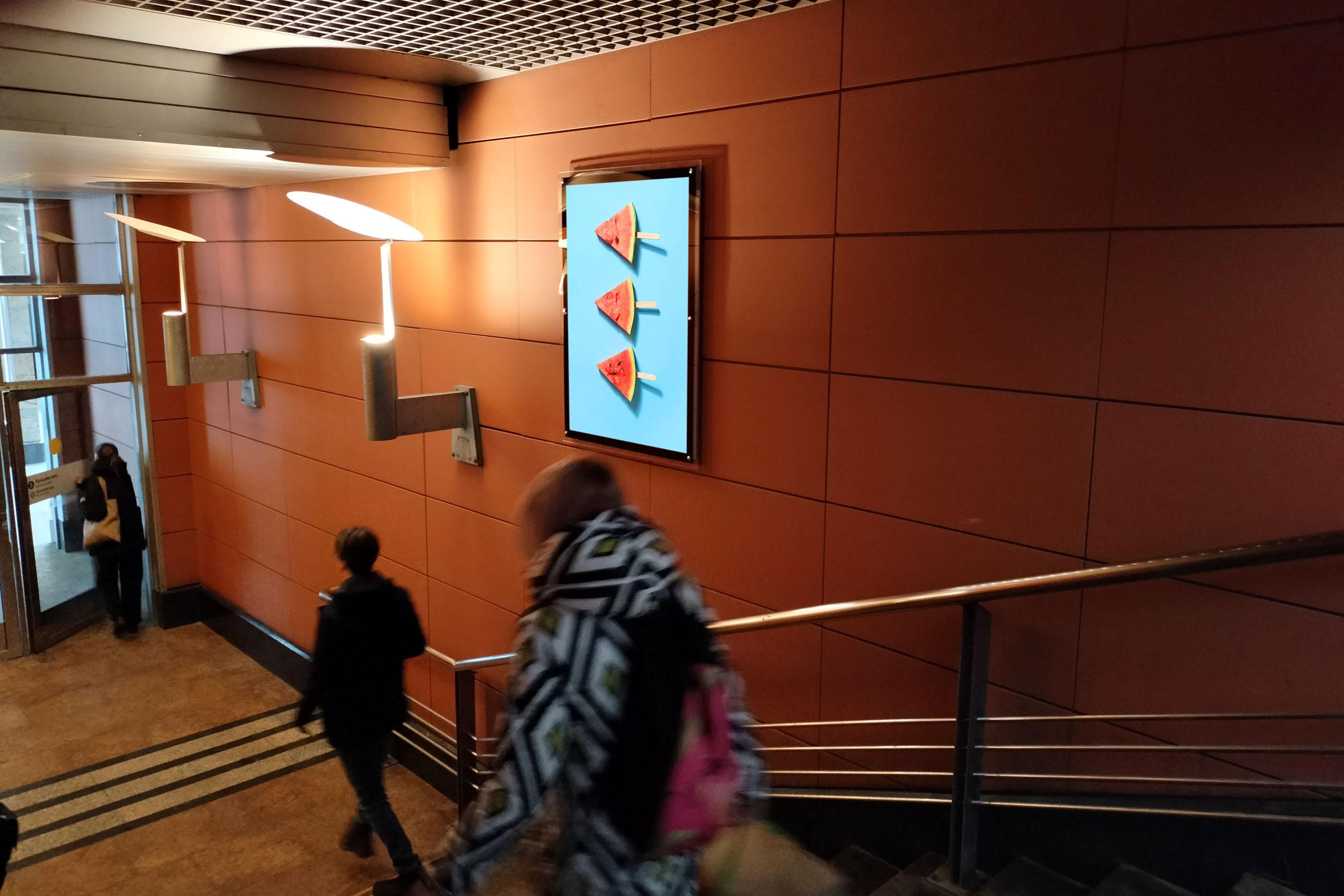 Фотография рекламного носителя, тип: Кристалайт, адрес: Станция метро «Кунцевская», линия Филёвская, Москва, Россия. Сторона/вариант №1006412