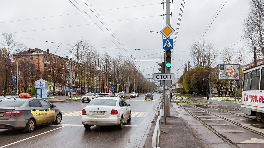 Фотография рекламного носителя, тип: Ситиборд 2.7x3.7, адрес: Гагарина б-р., д.52, поз.2, Пермь, Пермский край, Россия. Сторона А1-A3 №745466