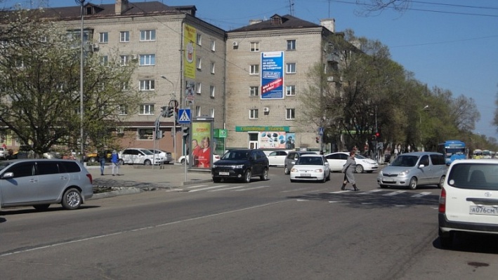 Фотография рекламного носителя, тип: Пиллар 3x1.4, адрес: Чичерина ул., д.93, Уссурийск, Приморский край, Россия. Сторона В №791489