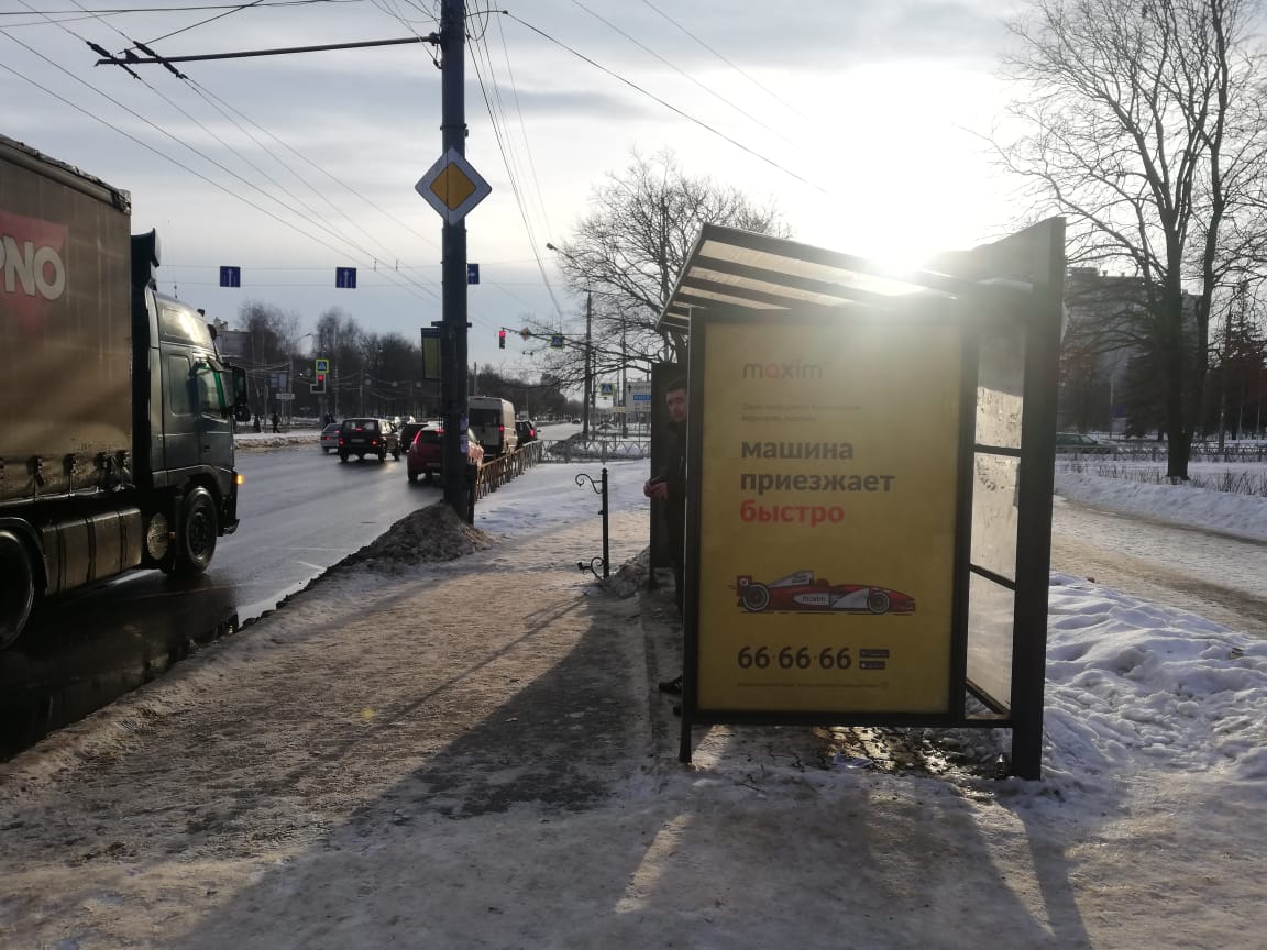 Фотография рекламного носителя, тип: Остановка 1.8x1.2, адрес: Дзержинского пр-т., ост. Дзержинского пр-т., Ярославль, Ярославская область, Россия. Сторона А1 №724313