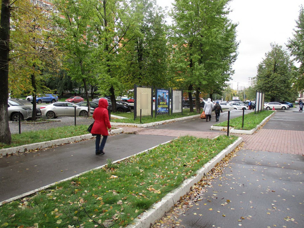 Фотография рекламного носителя, тип: Афиша 1.75x1.8, адрес: Симферопольский б-р., д.22, корп.3, стр.1, поз.1, стенд 1, Москва, Россия. Сторона А2 №866056