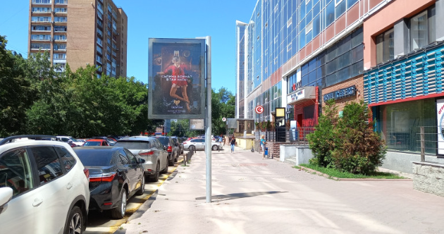 Фотография рекламного носителя, тип: Панель-кронштейн, адрес: Дачная ул., д. 2, ТЦ "Айсберг", Самара, Самарская область, Россия. Сторона А №1079442