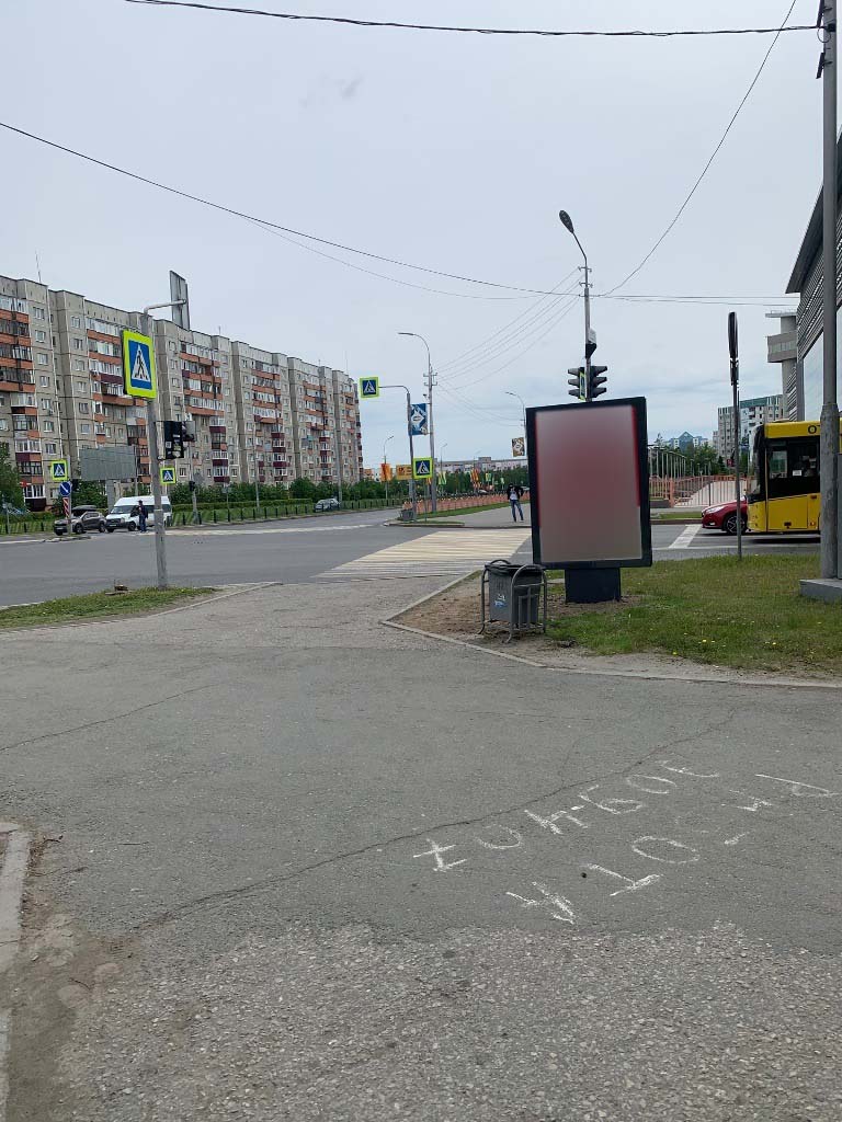 Фотография рекламного носителя, тип: Ситиформат 1.8x1.2, адрес: Ленина пр-т. Х Чехова ул., поз.1, Сургут, Ханты-Мансийский автономный округ – Югра, Россия. Сторона А №960248