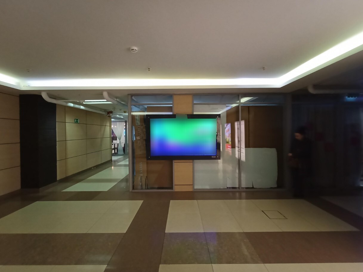 Фотография рекламного носителя, тип: Видеоэкран, адрес: Бизнес-центр «Омега Плаза», Ленинская Слобода ул., д.19, Москва, Россия. Сторона/вариант A1-A10 №1012742