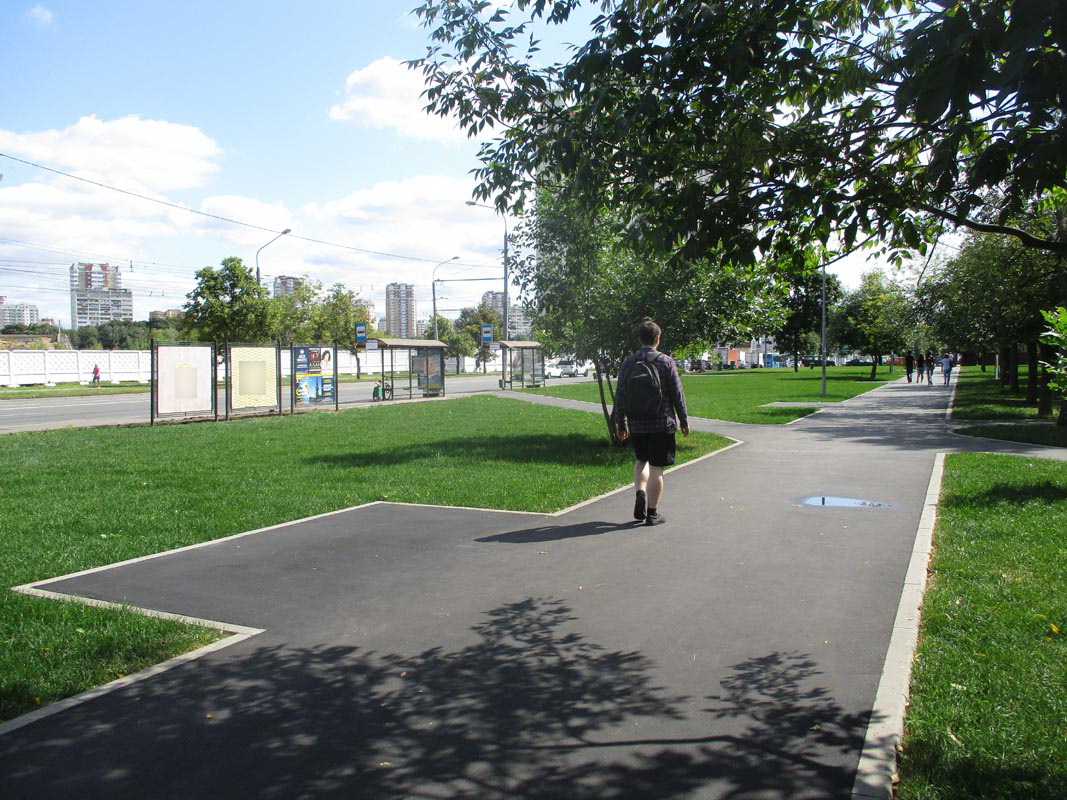 Фотография рекламного носителя, тип: Афиша 1.75x1.8, адрес: Коровинское ш., д.3, стенд 1, Москва, Россия. Сторона А2 №865258