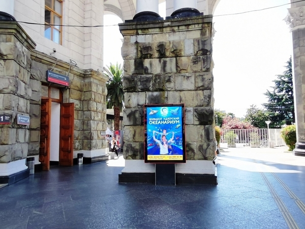 Фотография рекламного носителя, тип: Видеоэкран, адрес: ЖД вокзал «Сочи», Горького ул., д.56, Сочи, Краснодарский край, Россия. Сторона/вариант A1 №1060608