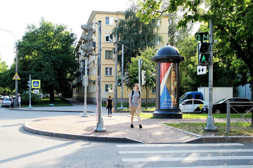 Фотография рекламного носителя, тип: Пиллар 3x1.4, адрес: Шаумяна пр-т., д.57 Х Таллинская ул., Санкт-Петербург, Россия. Сторона С №706968