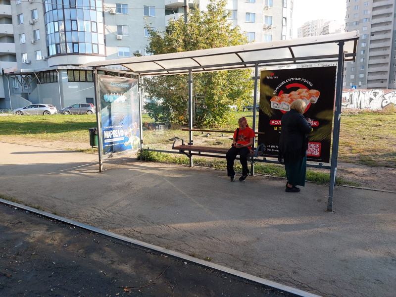 Фотография рекламного носителя, тип: Остановка 1.8x1.2, адрес: Врубеля ул., д.15, Самара, Самарская область, Россия. Сторона A1 №1075933