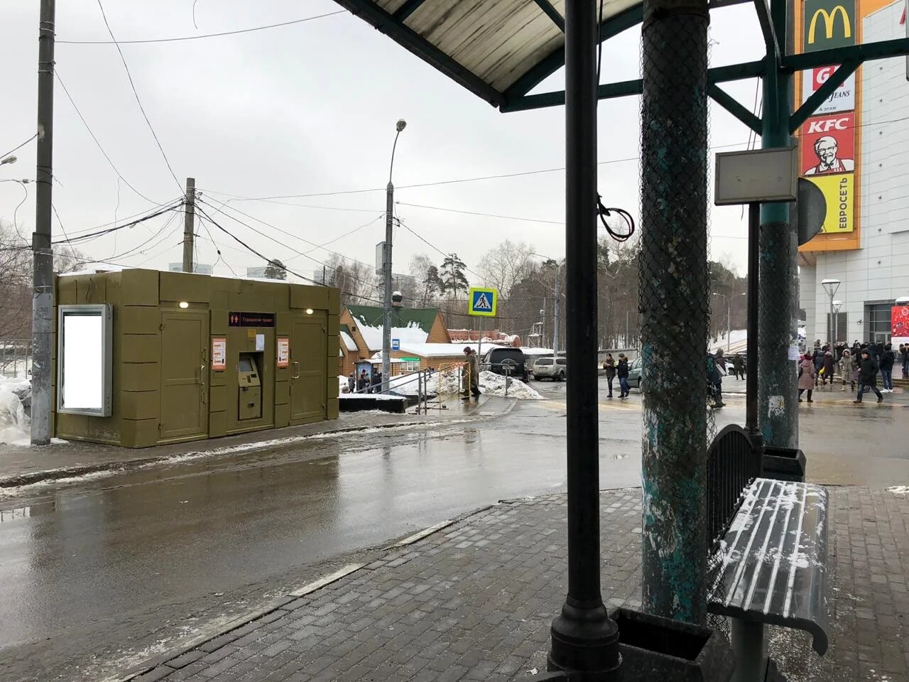 Фотография рекламного носителя, тип: Нестандартный ситиформат, адрес: Щукинская ул., д.42, Москва, Россия. Сторона А №949212