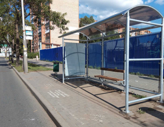 Фотография рекламного носителя, тип: Остановка 1.8x1.2, адрес: Коммунистическая ул., д.11 Х Владимирская ул., Самара, Самарская область, Россия. Сторона B1 №829359