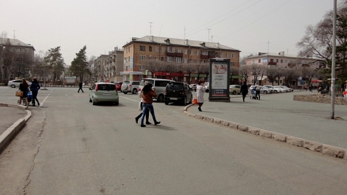 Фотография рекламного носителя, тип: Пиллар 3x1.4, адрес: Плеханова ул., д.61, Уссурийск, Приморский край, Россия. Сторона С №791495