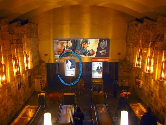 Фотография рекламного носителя, тип: Лайтбокс, адрес: Станция метро «Новочеркасская», линия Правобережная, Санкт-Петербург, Россия. Сторона/вариант Б4 №1062783