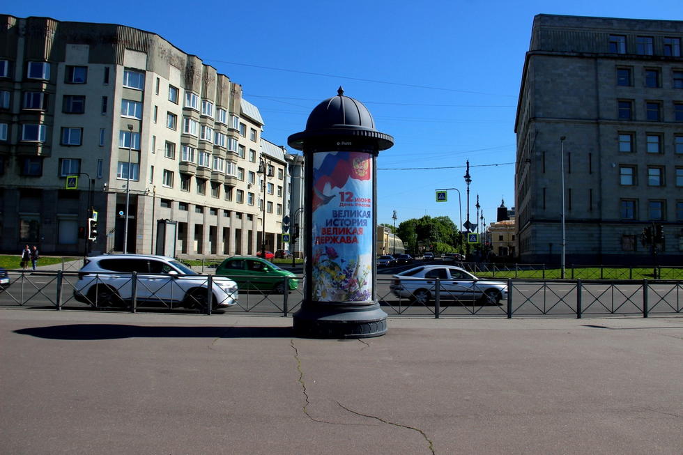Фотография рекламного носителя, тип: Пиллар 3x1.4, адрес: Воскресенская наб. Х Потемкинская ул., Санкт-Петербург, Россия. Сторона С №658870