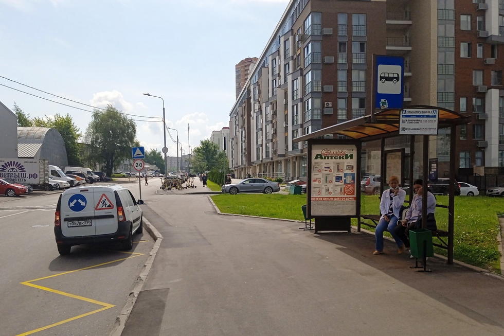 Фотография рекламного носителя, тип: Остановка 1.8x1.2, адрес: Саморы Машела ул., ост. "ул. Саморы Машела, 5", Москва, Россия. Сторона А №933666