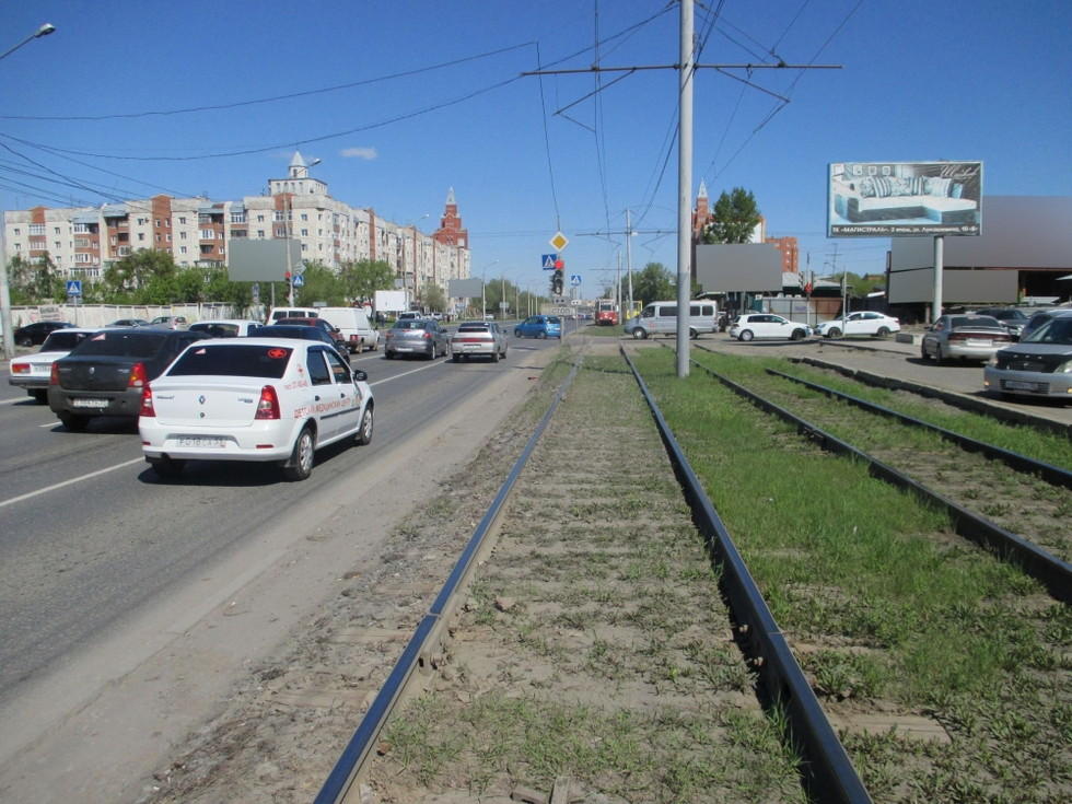Фотография рекламного носителя, тип: Билборд 3x6, адрес: Жукова ул., д.70а/10 X Красных зорь ул., Омск, Омская область, Россия. Сторона А №1010073
