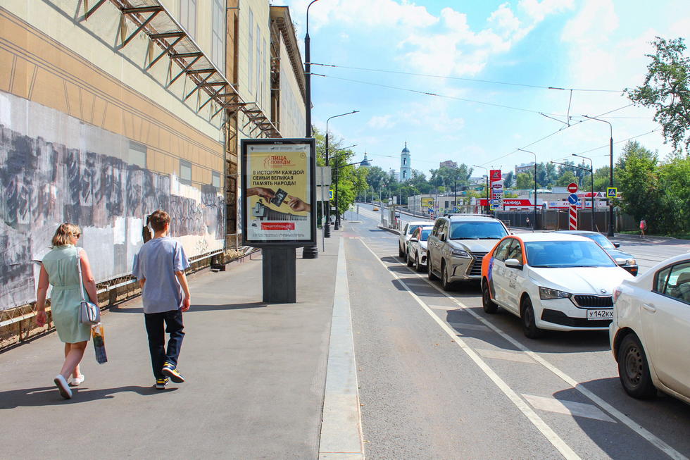 Фотография рекламного носителя, тип: Остановка 1.8x1.2, адрес: Костомаровский пер., д.3, стр.25, Москва, Россия. Сторона Б №557277