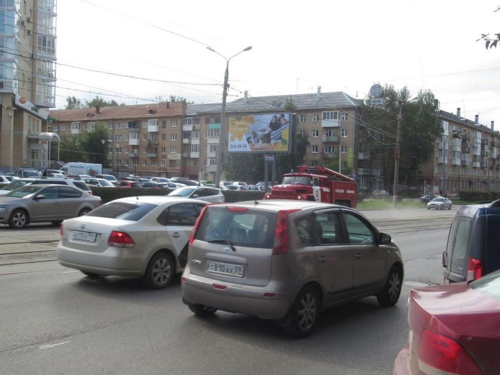 Фотография рекламного носителя, тип: Билборд 3x6, адрес: Мира ул., д.45 Х Комбайнеров ул., Пермь, Пермский край, Россия. Сторона B1-B3 №755812