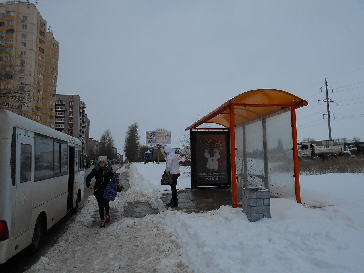 Фотография рекламного носителя, тип: Остановка 1.8x1.2, адрес: Орбитальная ул., ост. ВорР "Орбитальная 54", поз.1, Ростов-на-Дону, Ростовская область, Россия. Сторона А №831704