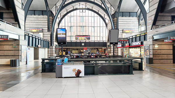 Фотография рекламного носителя, тип: Видеоэкран, адрес: ЖД вокзал «Ладожский», Заневский пр-т., д.73, Санкт-Петербург, Россия. Сторона/вариант A1-А10 №1060511