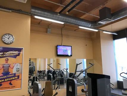 Фотография рекламного носителя, тип: Видеоэкран, адрес: Фитнес-центр «Fitness House на Ладожской», Карла Фаберже пл., д.8, Санкт-Петербург, Россия. Сторона/вариант 3 №981103