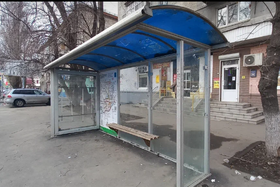 Фотография рекламного носителя, тип: Остановка 1.8x1.2, адрес: Астраханская ул. Х Б. Горная ул., в центр, Саратов, Саратовская область, Россия. Сторона А №585288