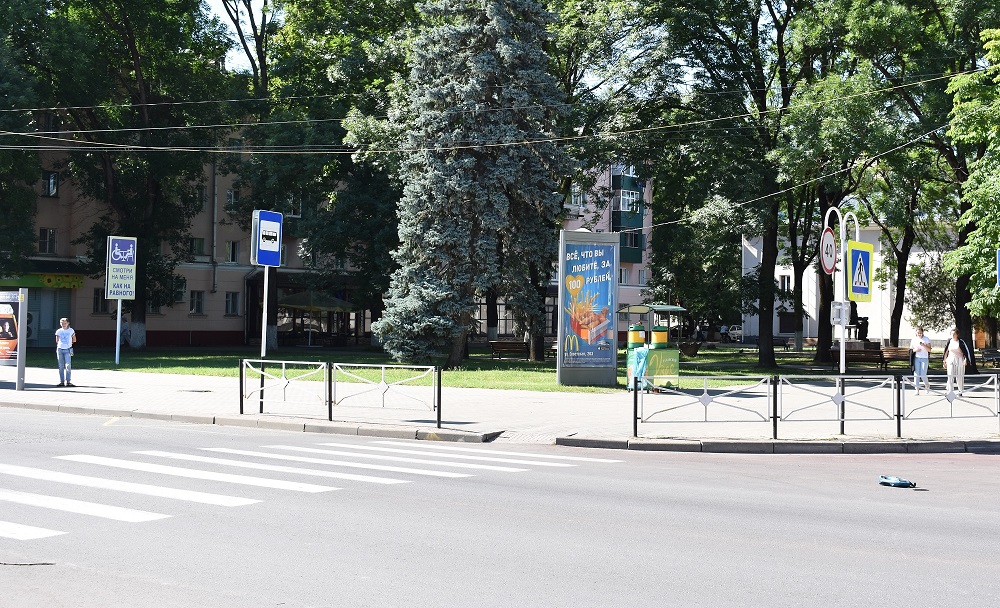 Фотография рекламного носителя, тип: Пиллар 3x1.4, адрес: Краснооктябрьская ул., д.1 Х Пушкина ул., Майкоп, Республика Адыгея, Россия. Сторона Б №1053660