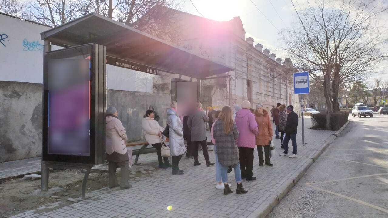 Фотография рекламного носителя, тип: Остановка 1.8x1.2, адрес: Федько ул., ост. ул. Броневского, Феодосия, Республика Крым, Россия. Сторона Б1 №819941