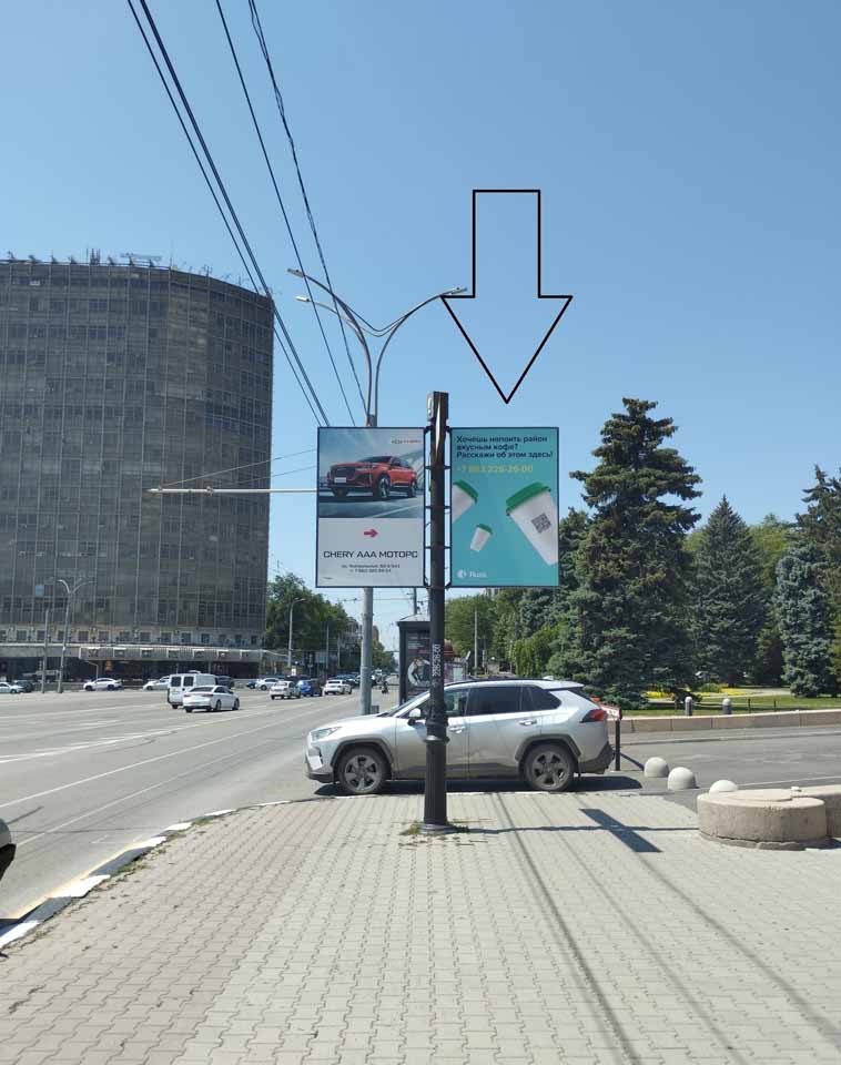 Фотография рекламного носителя, тип: Дорожный указатель, адрес: Театральная пл., Театр, Ростов-на-Дону, Ростовская область, Россия. Сторона С1 №1087226